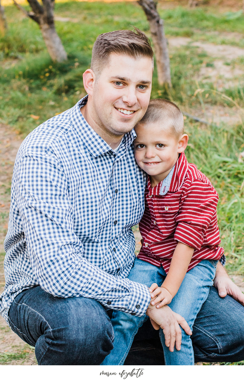 Family of six family photos at Provo Orchard in the Fall. Arizona Family Photographer | Maren Elizabeth Photography.