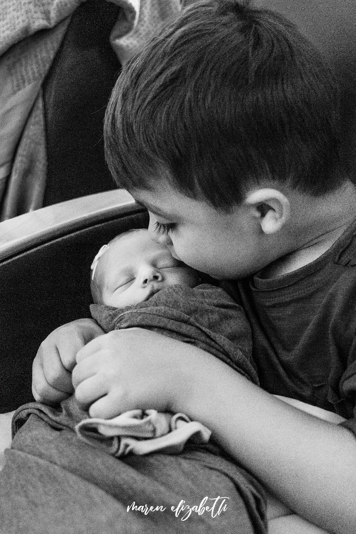 Family of four fresh 48 welcoming little Elinor at Utah Valley Hospital, Provo, UT | Maren Elizabeth Photography | Arizona Birth Photographer