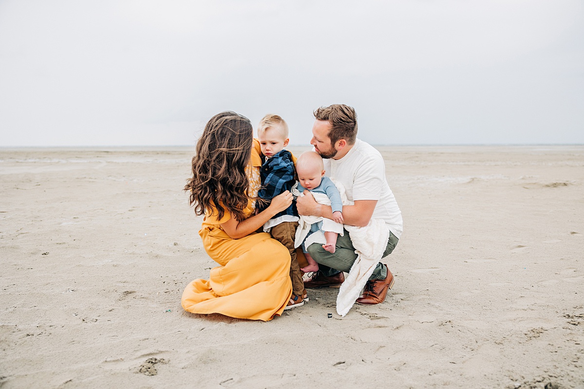 If your family pictures session is looking like it might be cold and windy don't worry! Here are some tips to help you make it a success despite the weather!