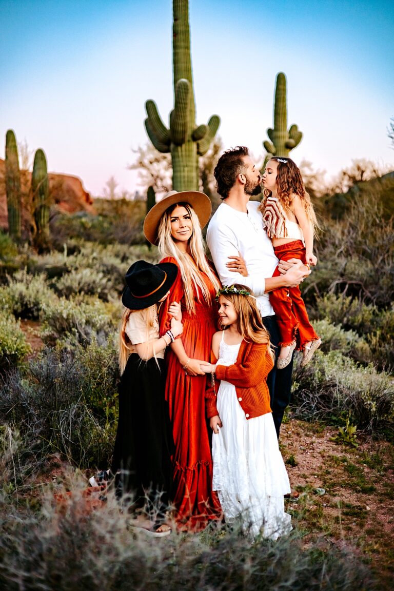 How to Style Your Arizona Family Pictures - Maren Elizabeth Photography